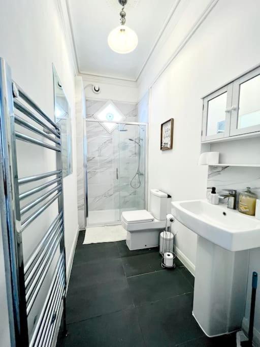 Flat 4 Marine Parade House, 1 East Cliff- Next To Dover Port, White Cliffs, Beach, Castle Exterior photo