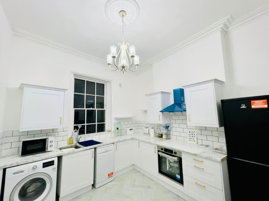 Flat 4 Marine Parade House, 1 East Cliff- Next To Dover Port, White Cliffs, Beach, Castle Exterior photo