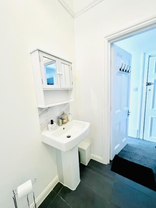 Flat 4 Marine Parade House, 1 East Cliff- Next To Dover Port, White Cliffs, Beach, Castle Exterior photo